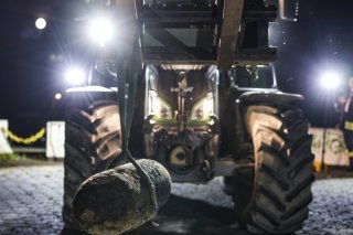 Le sol des villes allemandes reste truffé de bombes non explosées qui sont régulièrement découvertes sur des chantiers de construction, 80 ans après la fin de la guerre, comme ici, également à Cologne, en juin 2024. KEYSTONE/DPA/CHRISTOPH REICHWEIN